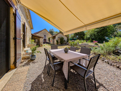 French property for sale in Coulaures, Dordogne - €358,000 - photo 2