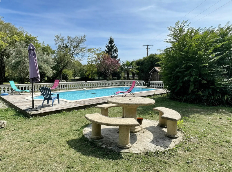 French property for sale in Vervant, Charente - €260,000 - photo 2