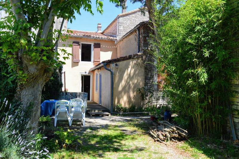 Maison à vendre à Mansle, Charente - 125 350 € - photo 1