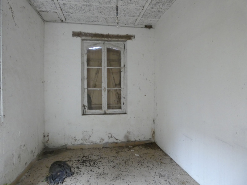 French property for sale in Villeloin-Coulangé, Indre-et-Loire - €80,000 - photo 10