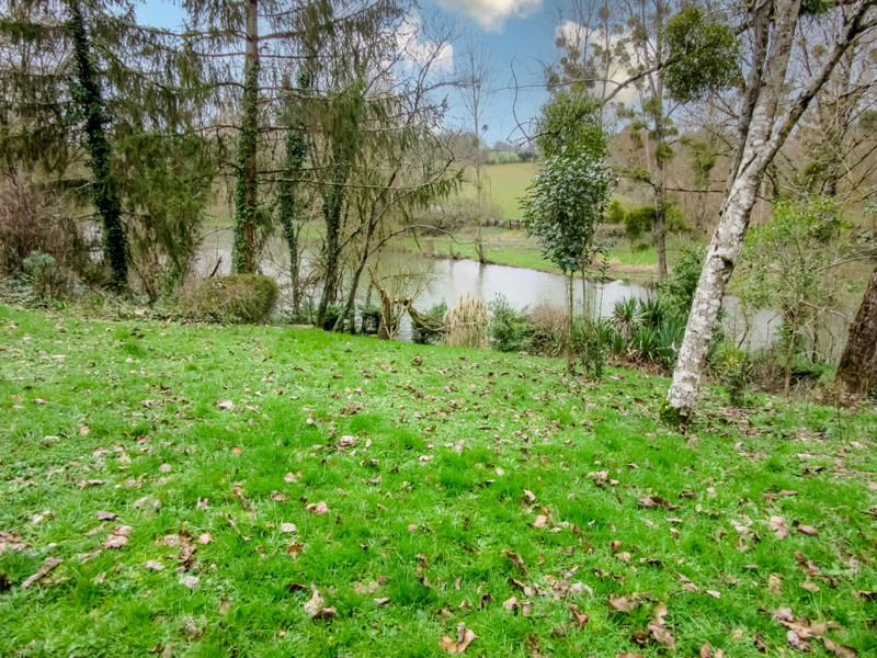 French property for sale in Château-Garnier, Vienne - €136,500 - photo 2