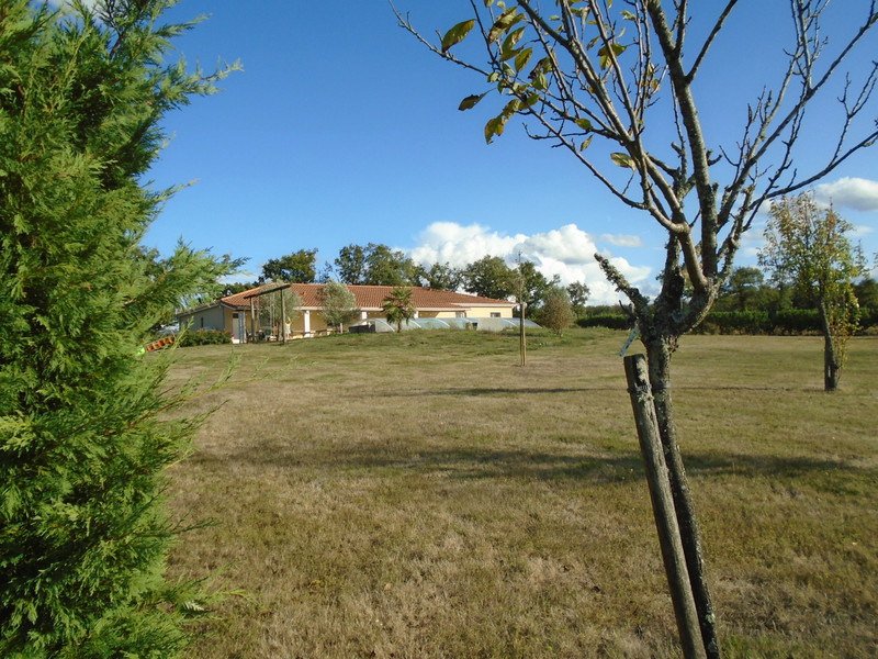 French property for sale in Lessac, Charente - €318,000 - photo 10