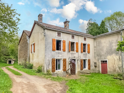 Maison à vendre à Chasseneuil-sur-Bonnieure, Charente, Poitou-Charentes, avec Leggett Immobilier
