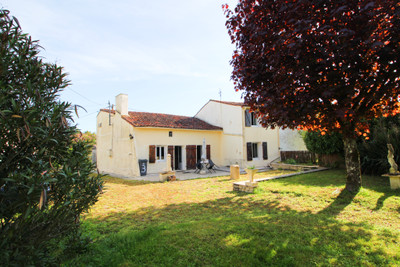 Maison à vendre à Lupsault, Charente, Poitou-Charentes, avec Leggett Immobilier