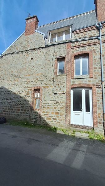 French property for sale in Flers, Orne - €150,000 - photo 2
