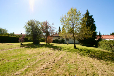 French property for sale in Massignac, Charente - €210,600 - photo 3