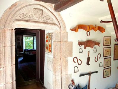 Beautiful 16th century manor house in Natura 2000 area. Dominant position, view of the Dordogne, outbuildings