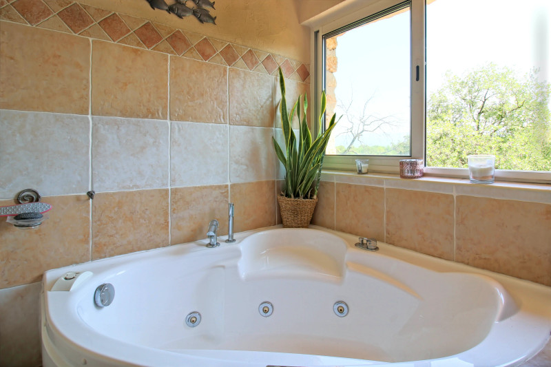 French property for sale in Apt, Vaucluse - €767,000 - photo 9