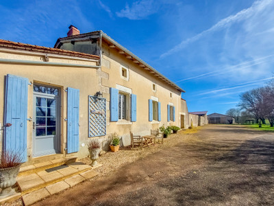Maison à vendre à Rouzède, Charente, Poitou-Charentes, avec Leggett Immobilier
