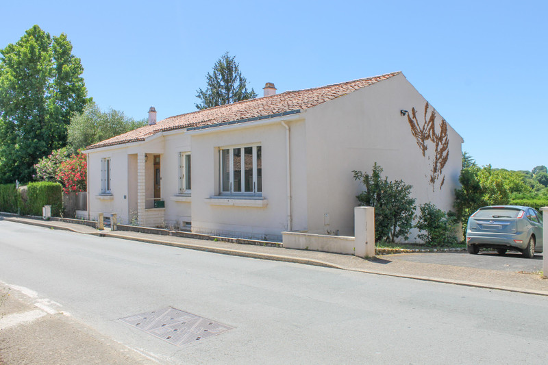 French property for sale in Antigny, Vendée - photo 2