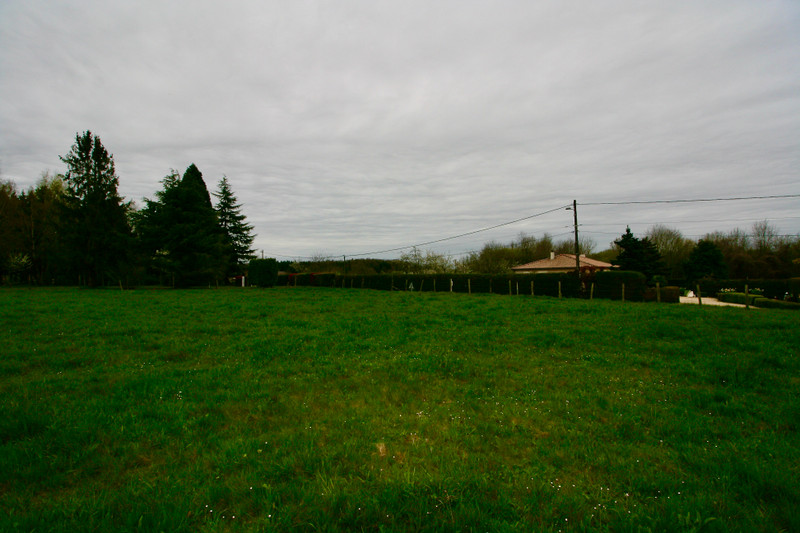 French property for sale in Écuras, Charente - €35,000 - photo 6