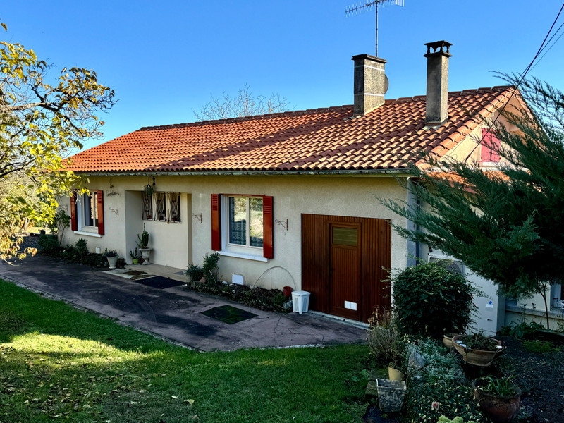 Maison à vendre à Saint-Romain, Charente - 199.800 € - photo 1