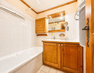 French property for sale in Les Allues, Savoie - €431,000 - photo 6