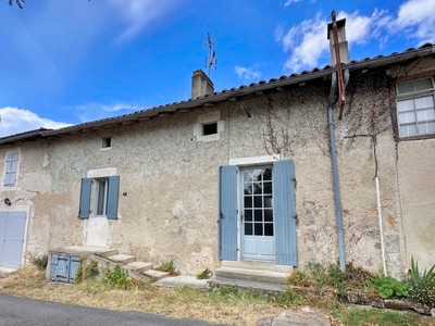 Maison à vendre à Bonnes, Charente, Poitou-Charentes, avec Leggett Immobilier