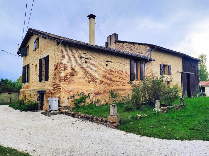 House for sale in Clairac LotetGaronne 2 typical farmhouses with