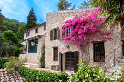 Maison à vendre à Carros, Alpes-Maritimes, PACA, avec Leggett Immobilier