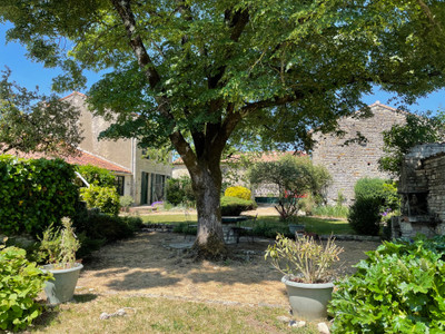 Maison à vendre à Loubillé, Deux-Sèvres, Poitou-Charentes, avec Leggett Immobilier