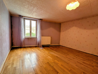 French property for sale in Ruffec, Charente - €71,500 - photo 5