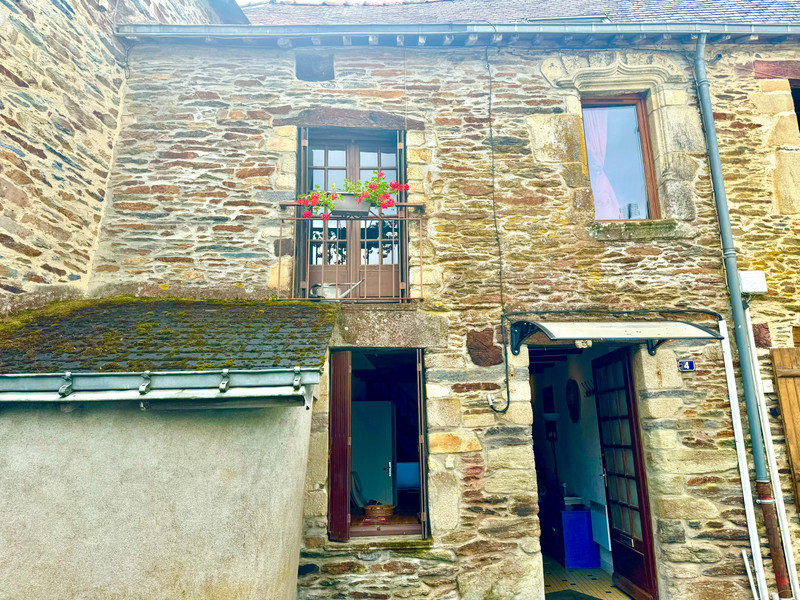 House for sale in Malestroit Morbihan Historic stone property in the center of the medieval
