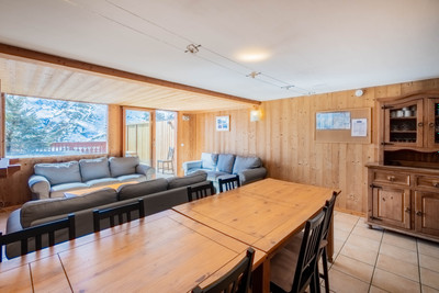 Exceptional 5 bedroom, on the pistes chalet for sale in Les Menuires, Three Valleys 
