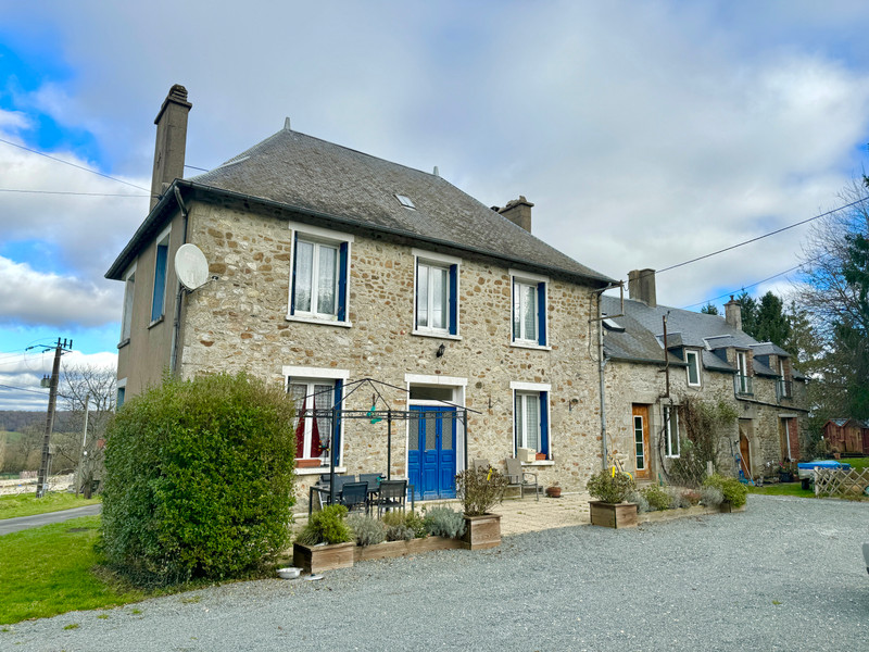 Maison à vendre à Pré-en-Pail-Saint-Samson, Mayenne - 250 000 € - photo 1