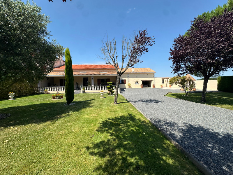 Maison à vendre à Challignac, Charente - 279.250 € - photo 1