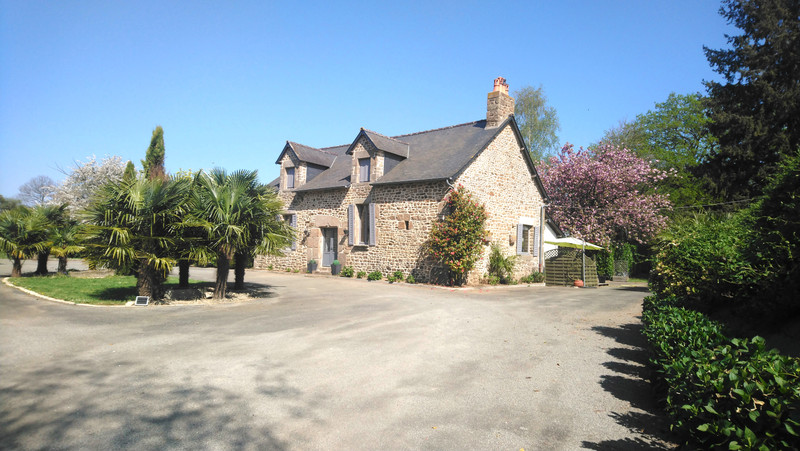 French property for sale in Ernée, Mayenne - €790,000 - photo 2