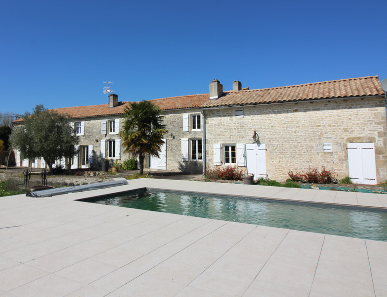 Propriété à vendre à Villefagnan, Charente - 475 000 €