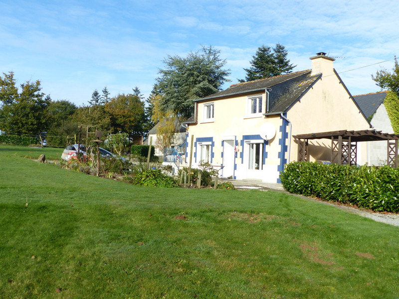 French property for sale in Ménéac, Morbihan - €185,000 - photo 2
