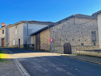 Maison à vendre à Brigueuil, Charente - 152 600 € - photo 1