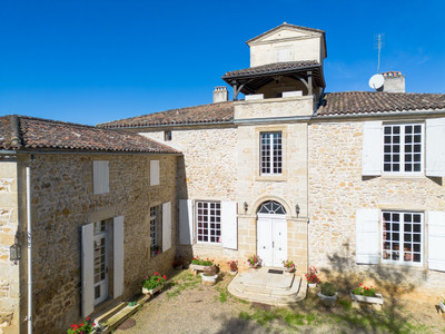 Magnificent stone property of 422m² on the banks of the Garonne 