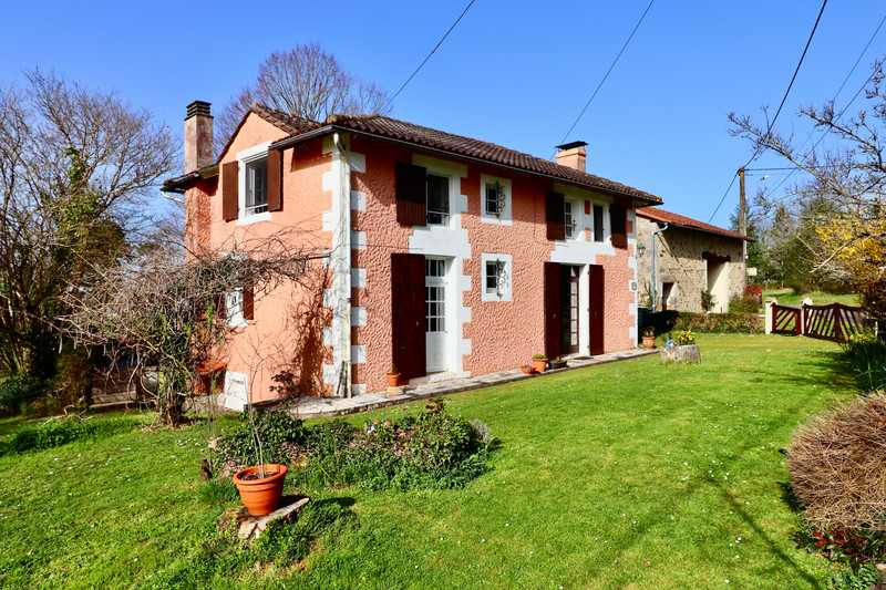 French property for sale in Écuras, Charente - €212,000 - photo 0