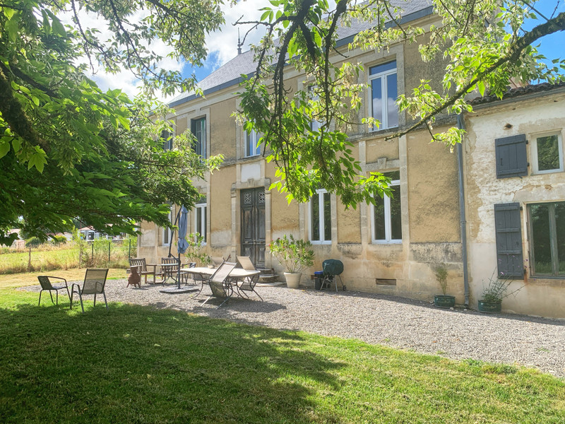 Propriété à vendre à Saint-Pierre-de-Juillers, Charente-Maritime - 299 600 €