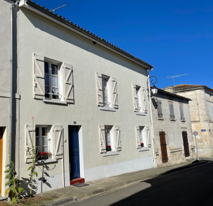 Maison à vendre à Saint-Même-les-Carrières, Charente, Poitou-Charentes, avec Leggett Immobilier