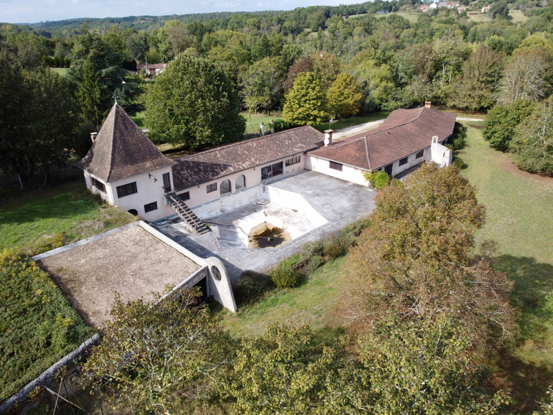 French property for sale in Nontron, Dordogne - &#8364;795,000 - photo 5
