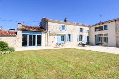 Maison à vendre à Nuaillé-sur-Boutonne, Charente-Maritime, Poitou-Charentes, avec Leggett Immobilier