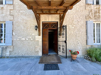 Maison à vendre à Saint-Séverin, Charente - 477.000 € - photo 2