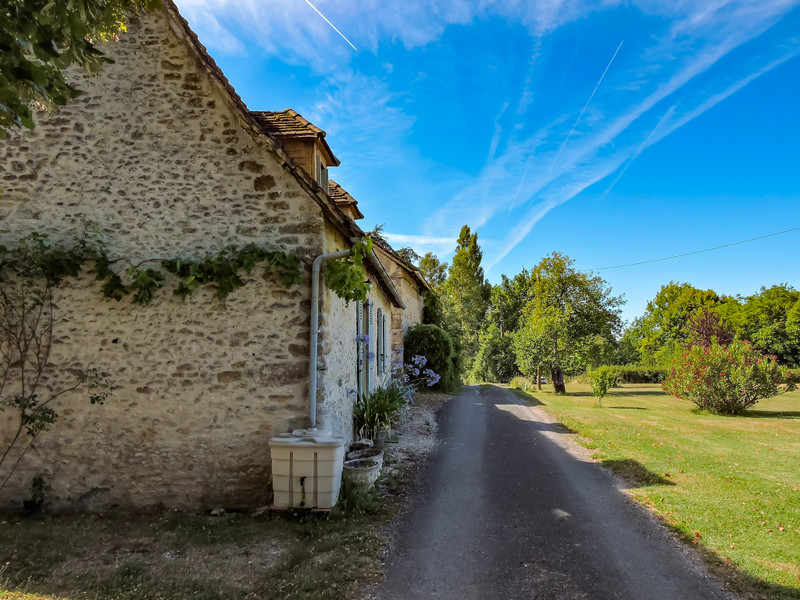 French property for sale in Montignac, Dordogne - &#8364;298,000 - photo 9