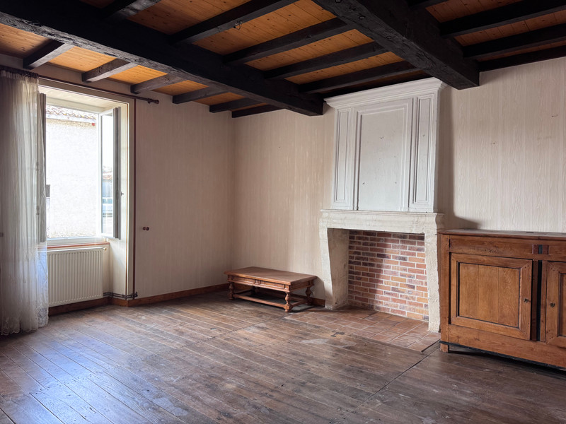 French property for sale in Barbezieux-Saint-Hilaire, Charente - €214,000 - photo 2