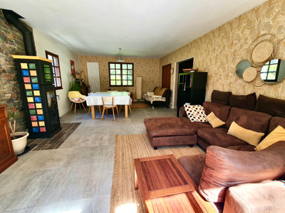 5 bedroom house set in woodland on exclusive private estate.  10km beaches.