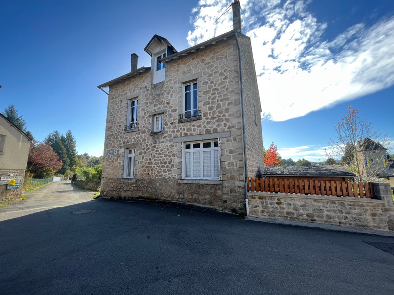 House for sale in PeyratleChâteau HauteVienne Beautiful stone