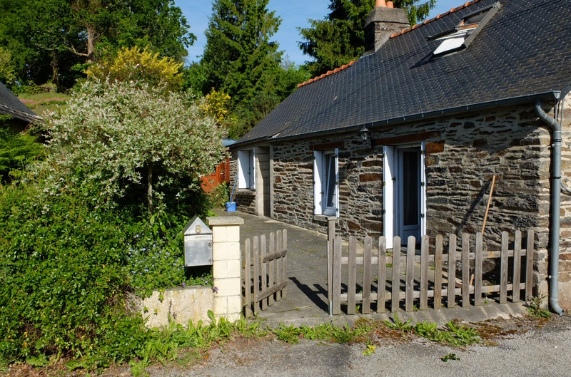 French property for sale in Plélauff, Côtes-d'Armor - €77,000 - photo 0