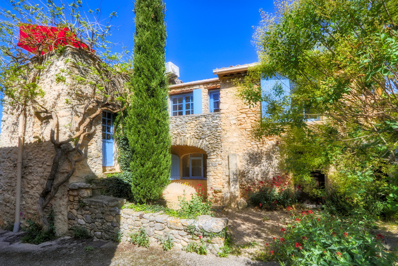 French property for sale in Villars, Vaucluse - €940,000 - photo 2