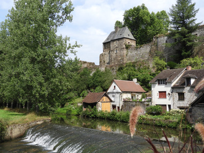 Maison à vendre à Ségur-le-Château, Corrèze, Limousin, avec Leggett Immobilier