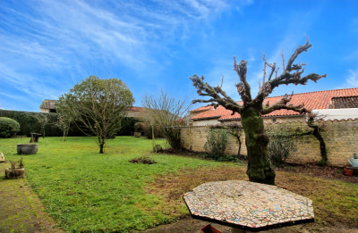 French property for sale in Villiers-Couture, Charente-Maritime - €88,000 - photo 1