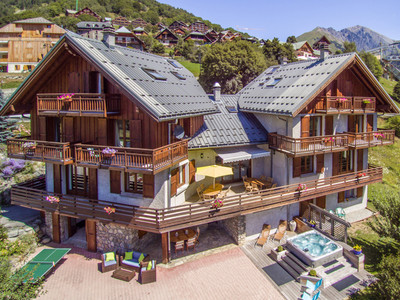 Ski property for sale in Venosc Village - €2,700,000 - photo 0