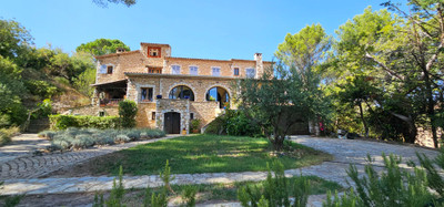 Wonderful 5-bedroom house with pool, garage & cellar, with amazing views in a fantastic setting of  1992 m² 