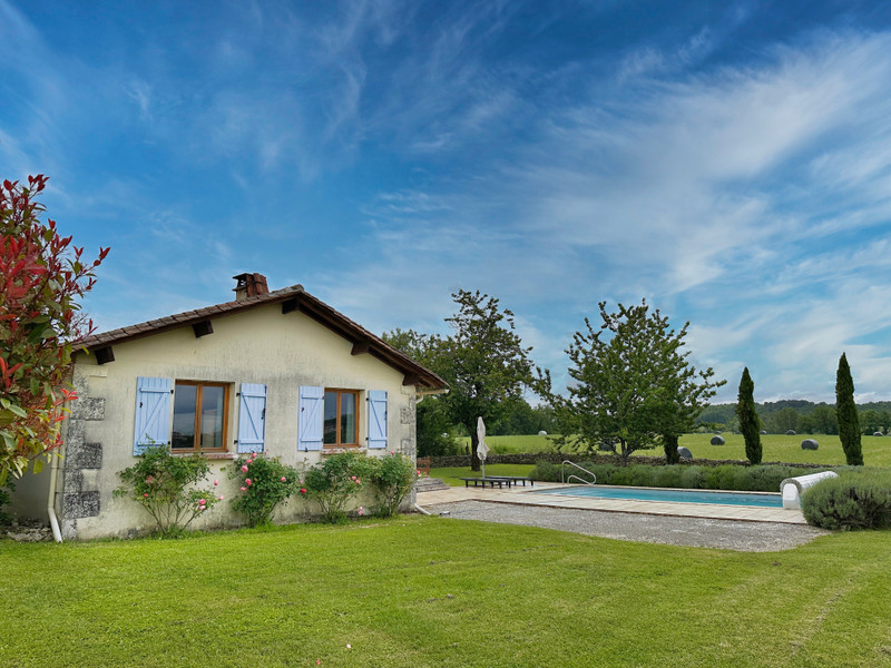 French property for sale in Verteillac, Dordogne - €567,000 - photo 2