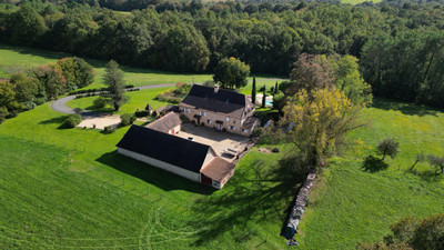 Black Périgord - Typical Périgord real estate complex in a dominant position, no nuisance