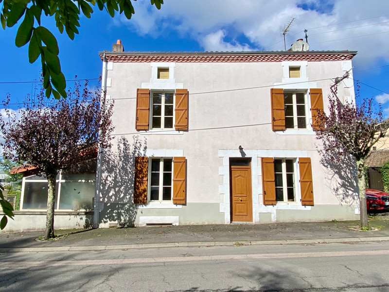 Maison à vendre à Rochechouart, Haute-Vienne - 132.000 € - photo 1